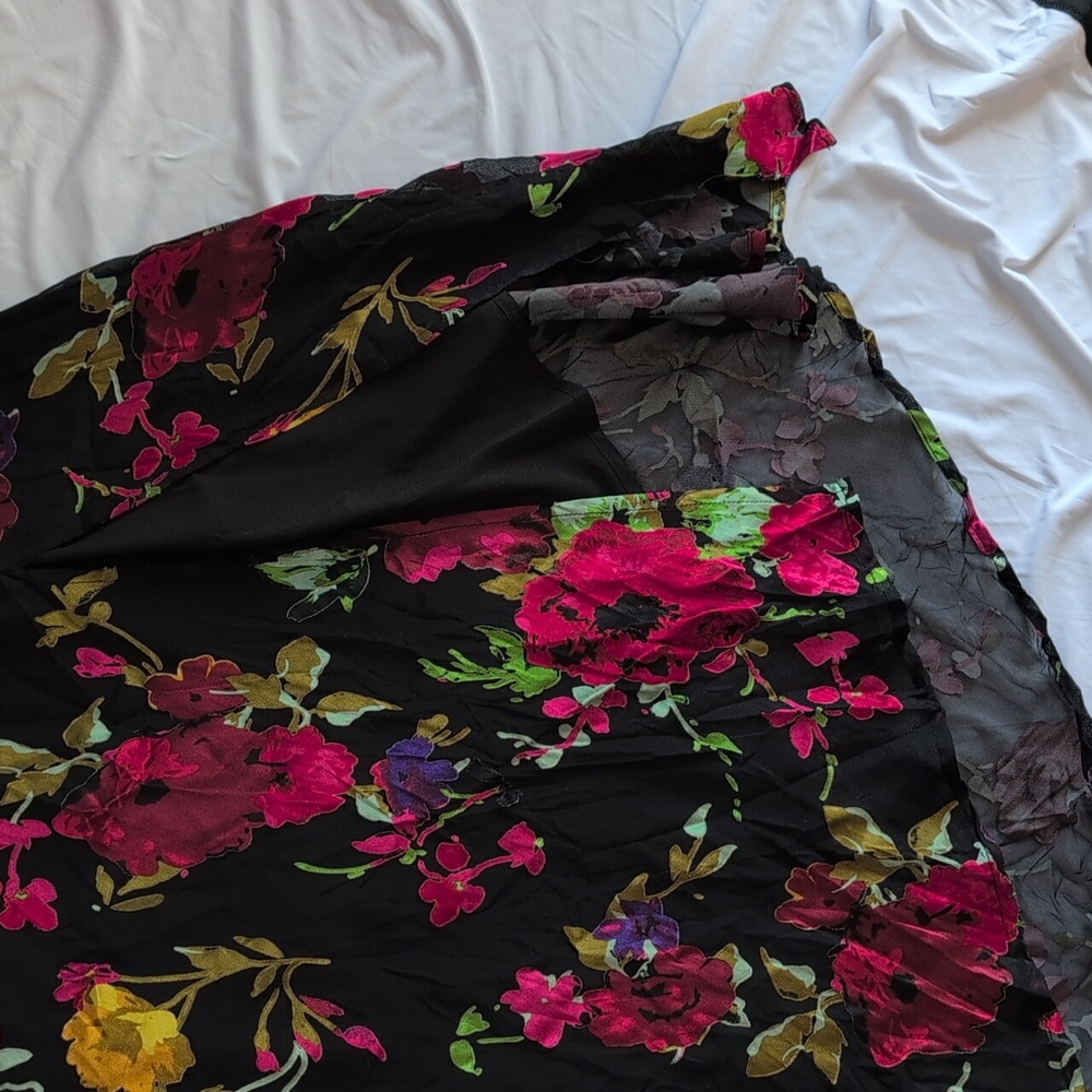 Astr the label Black and Red Floral Midi Dress - Picture 4 of 7